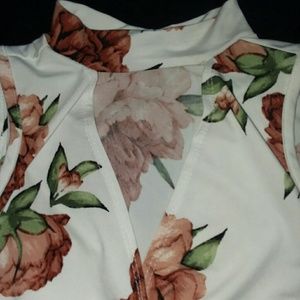 Floral Choker Tank Size M V Neck